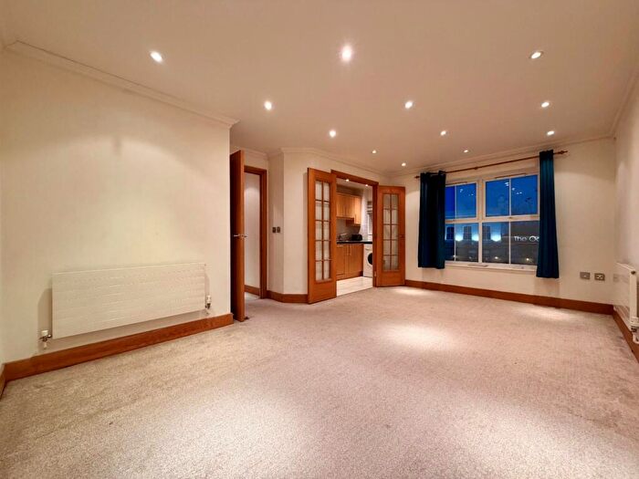 2 Bedroom Apartment To Rent In Kew Court, Richmond Road, Kingston, KT2