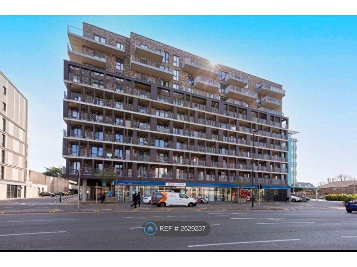 2 Bedroom Flat To Rent In Crossways, Slough, SL1