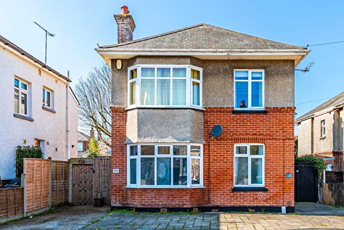 2 Bedroom Flat For Sale In Draycott Road, Bournemouth, BH10