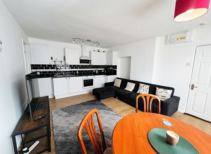 1 Bedroom Flat To Rent In Flat Stivichall Manor, Leamington Road, Coventry, CV3