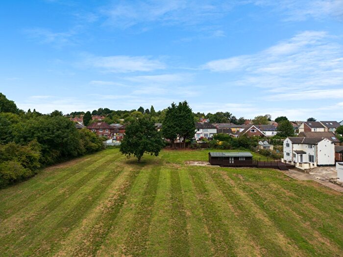 3 Bedroom Cottage For Sale In High Greave, Sheffield, S5
