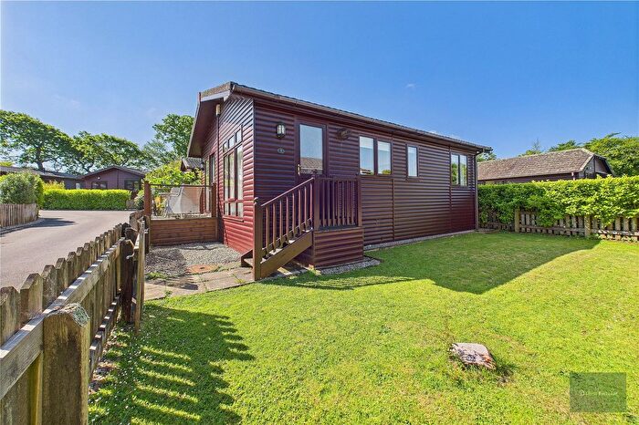 2 Bedroom Bungalow For Sale In The Thatches, Devon, PL21