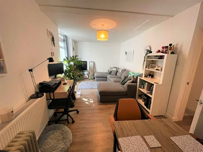 1 Bedroom Flat To Rent In Brunswick Place, Hove, BN3