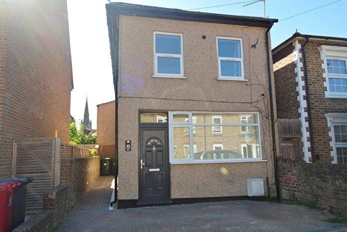 3 Bedroom Semi-Detached House To Rent In Park Street, Slough, SL1