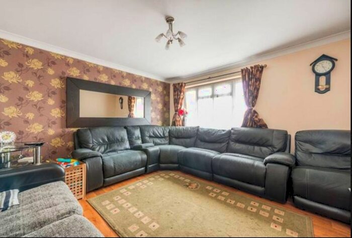 2 Bedroom Maisonette To Rent In Drayton Gardens, West Drayton, UB7