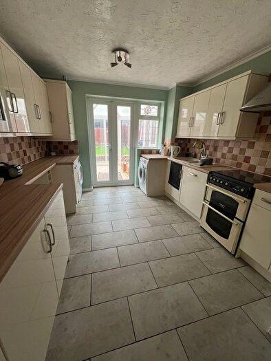 4 Bedroom Terraced House To Rent In Kingsbridge Road, Romford, RM3