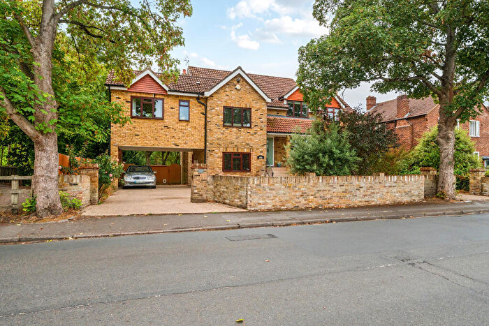 5 Bedroom Detached House For Sale In Ray Mill Road West, Maidenhead, SL6
