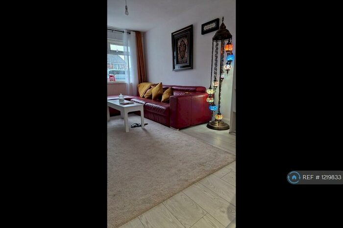 2 Bedroom Semi-Detached House To Rent In Willow Avenue, Middleton, Manchester, M24