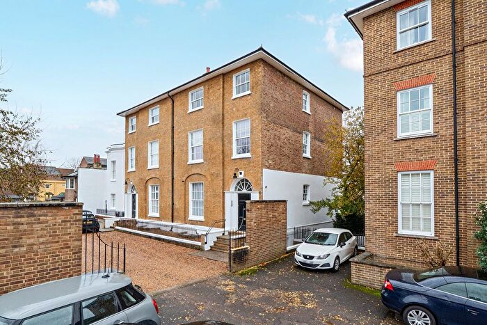 2 Bedroom Flat To Rent In St. Ann's Crescent, London, SW18