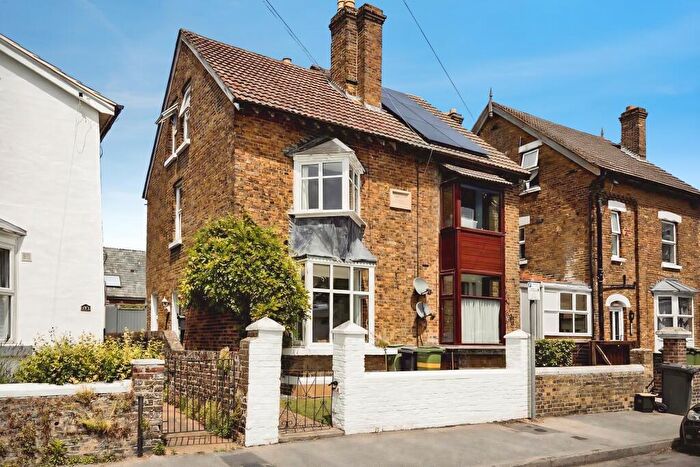 3 Bedroom Semi-Detached House For Sale In Lower Fant Road, Maidstone, ME16