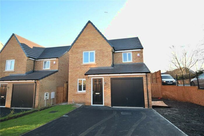 3 Bedroom Detached House To Rent In Quarry Bank Road, Bradford, BD2