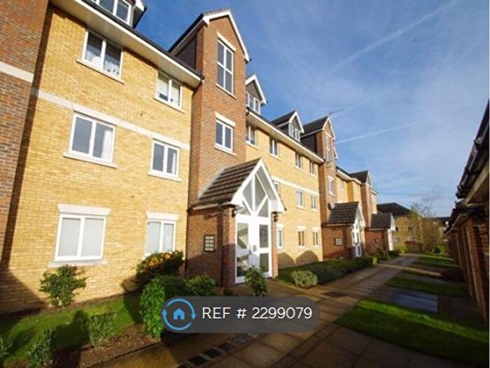 2 Bedroom Flat To Rent In Farthing Close, Watford, WD18
