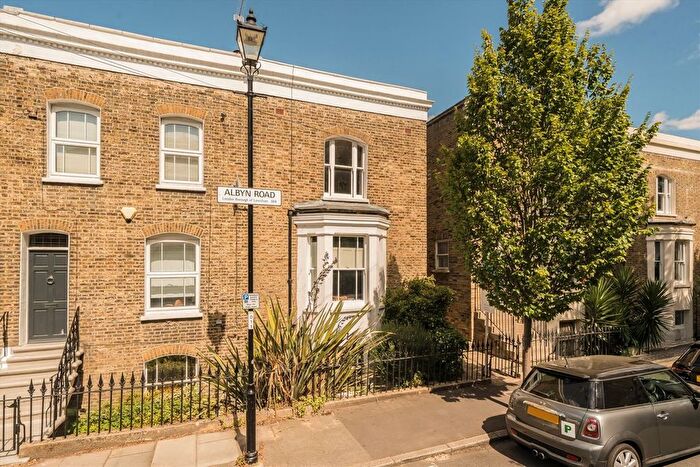 3 Bedroom Semi Detached House For Sale In Albyn Road, Deptford, SE8