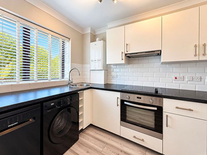 1 Bedroom Flat To Rent In Grove Gardens, Southampton, SO19