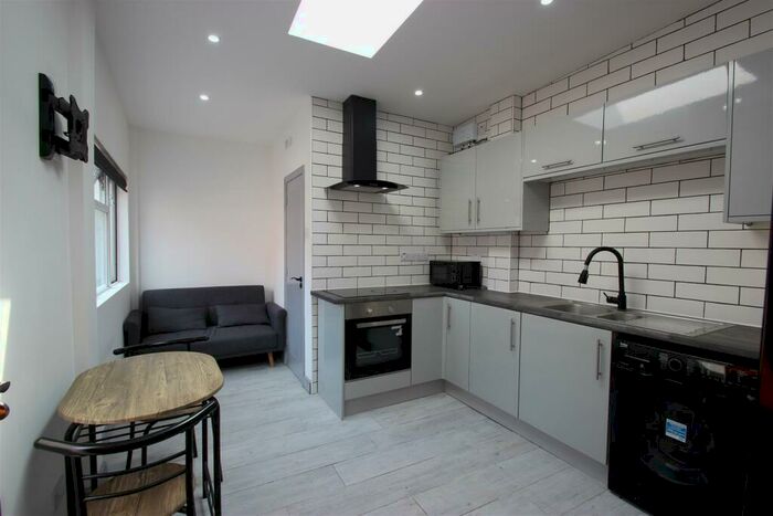 Studio To Rent In Magdalen Road, Oxford, OX4