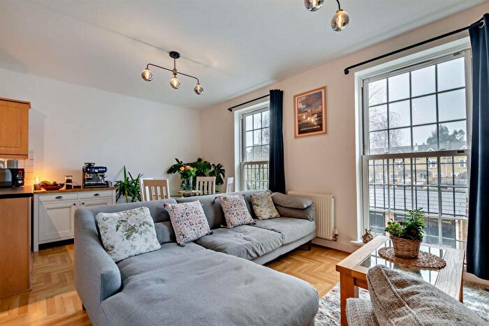 2 Bedroom Apartment For Sale In Marigold Way, Maidstone, ME16