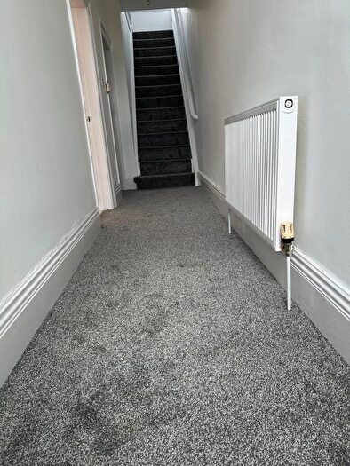 3 Bedroom Detached House To Rent In Huddersfield Road, Dewsbury, WF13