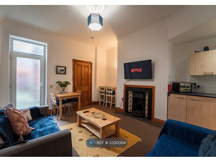 3 Bedroom Flat To Rent In Grosvenor Road, Newcastle Upon Tyne, NE2