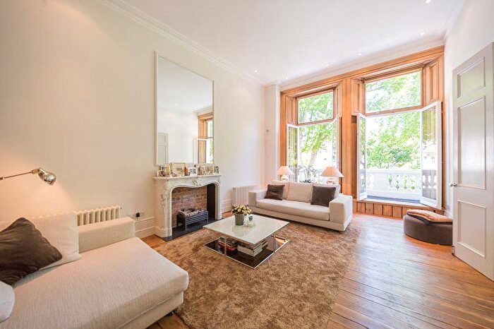 3 Bedroom Flat To Rent In Earl's Court Square, Earl's Court, London, SW5