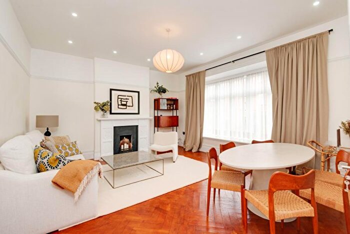5 Bedroom End Of Terrace House To Rent In Netherhall Gardens, Hampstead, NW3