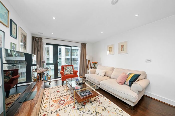 2 Bedroom Flat To Rent In Knightley Walk, Wandsworth, SW18