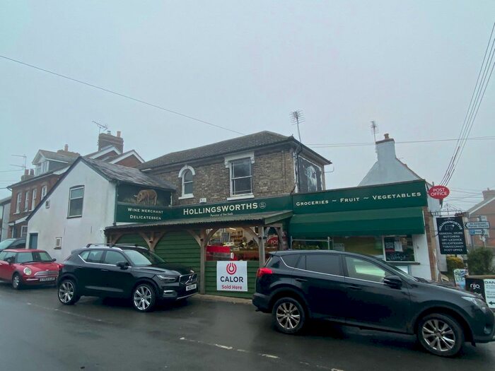 2 Bedroom Flat To Rent In Main Road, Chelmondiston, Ipswich, IP9