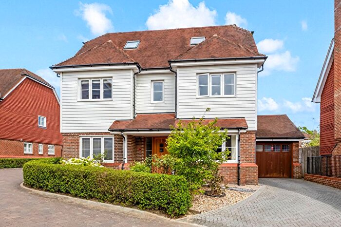 5 Bedroom Detached House For Sale In Firs Close, Horsham, RH12