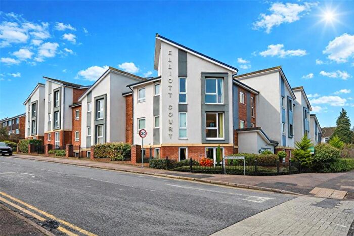 1 Bedroom Flat For Sale In Elliott Court, High Street North, Dunstable, LU6