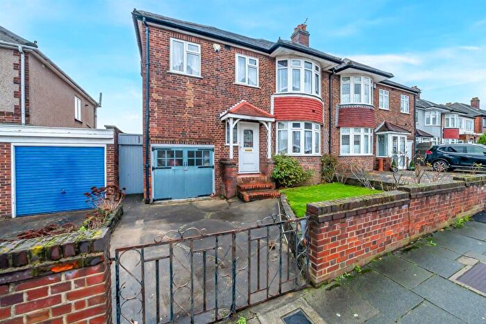 4 Bedroom Semi Detached House For Sale In Green Lane, London, SE9