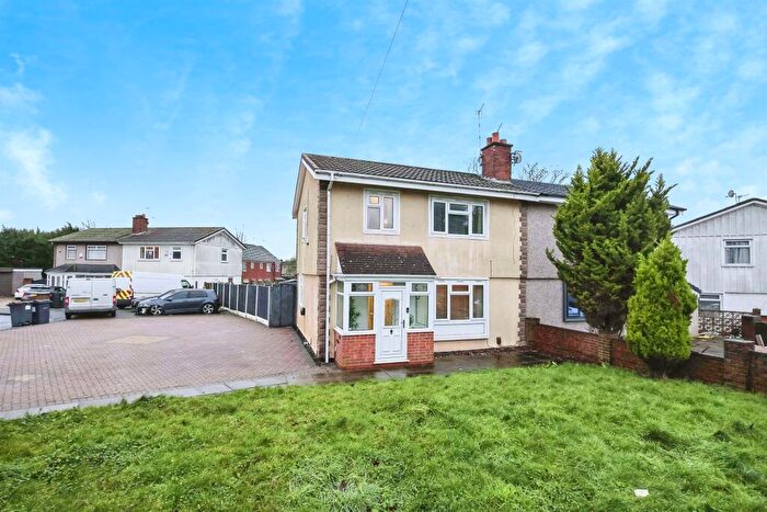 3 Bedroom Semi Detached House For Sale In Brook Croft, Sheldon, Birmingham, B26