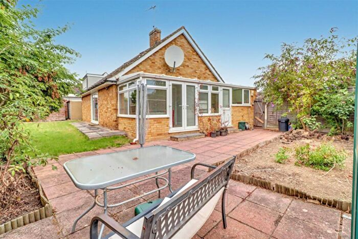2 Bedroom Detached Bungalow For Sale In Longfield Close, Wickford, SS11