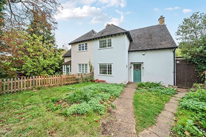 3 Bedroom End Of Terrace House For Sale In Red Post Hill, London, SE24