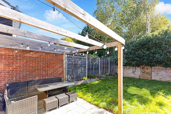 4 Bedroom Detached House For Sale In Stonehouse Road, Liphook, GU30