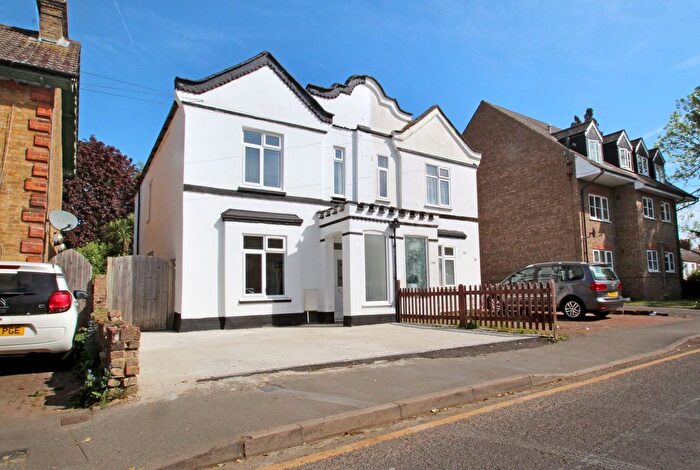 4 Bedroom Semi-Detached House To Rent In Chiltern View Road, Uxbridge, UB8