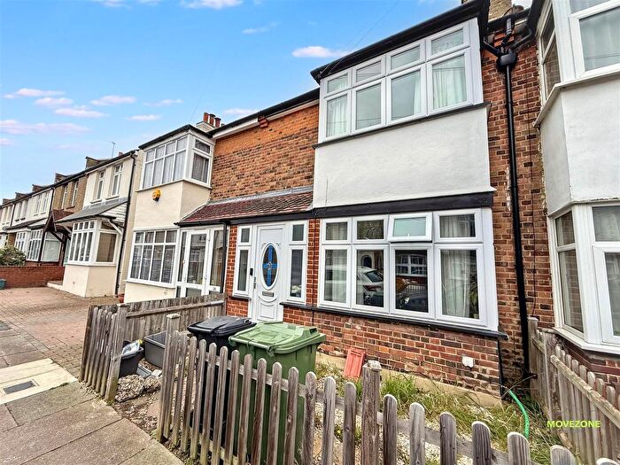 3 Bedroom Property To Rent In Haywood Road, Bromley, BR2