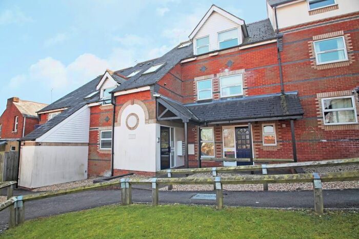 2 Bedroom Flat To Rent In Dayworth Mews, Lundy Lane, Reading, Berkshire, RG30