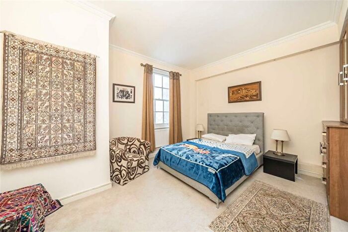 3 Bedroom Flat To Rent In Sussex Gardens, London, W2