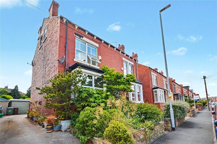 4 Bedroom Semi-Detached House For Sale In Cross Flatts Grove, Leeds, West Yorkshire, LS11