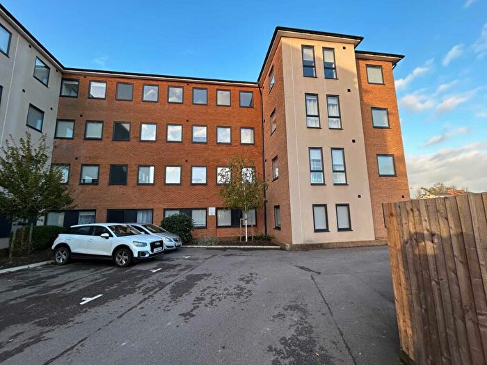 2 Bedroom Apartment To Rent In Crown House, OX16