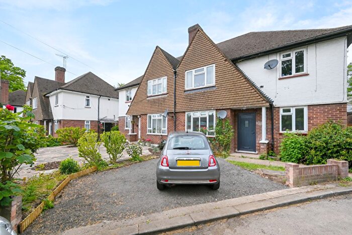 2 Bedroom Maisonette For Sale In Uxbridge Road, Hatch End, HA5