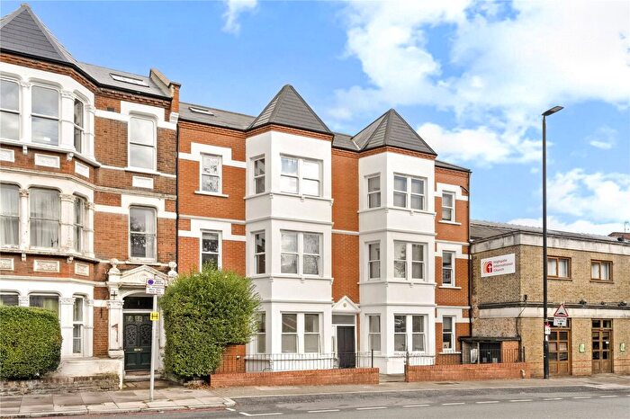 3 Bedroom Flat To Rent In Archway Road, N6
