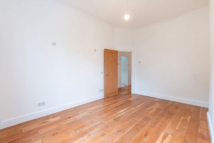 2 Bedroom Flat For Sale In Chamberlayne Road, London, NW10