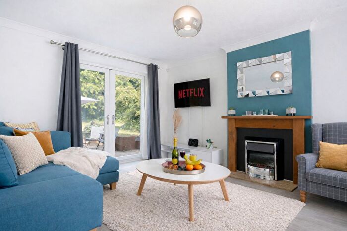 3 Bedroom Flat To Rent In Stantonbury, MK13