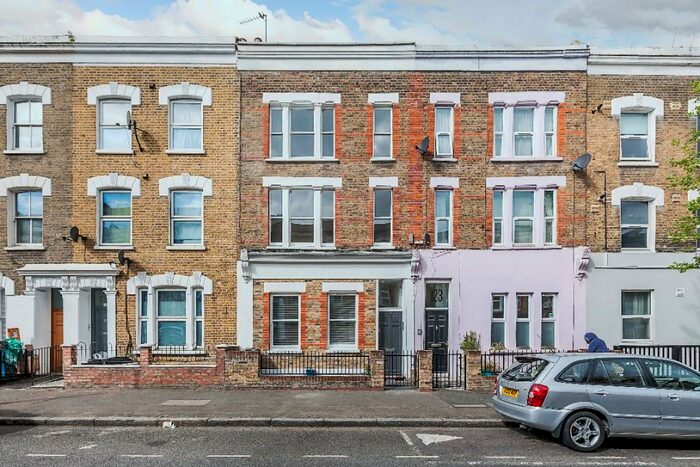 3 Bedroom Flat To Rent In Chatsworth Road, London, E5