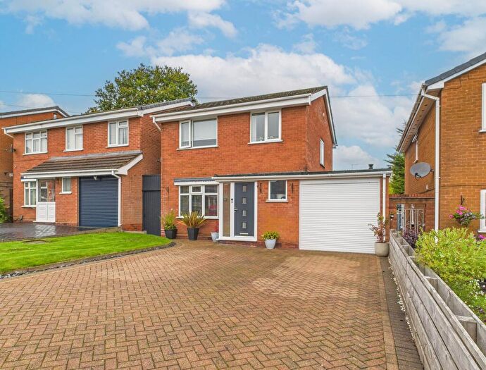 4 Bedroom Detached House For Sale In Holmes Drive, Rednal, B45