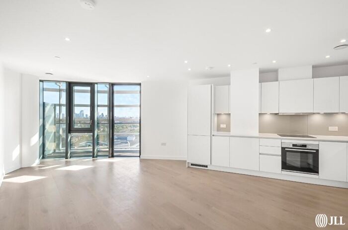 2 Bedroom Apartment For Sale In City North West, N4