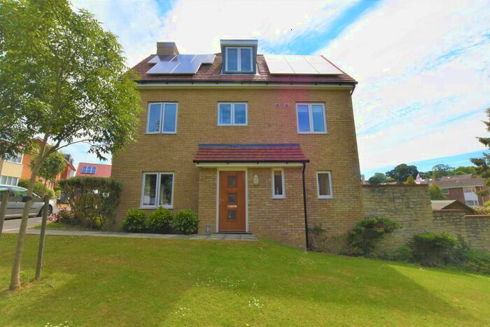 3 Bedroom End Of Terrace House To Rent In Consort Gardens, East Cowes, PO32