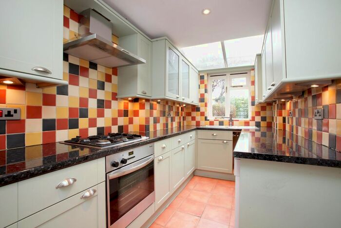 2 Bedroom Detached House To Rent In Queens Road, East Sheen, London, SW14