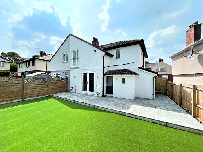 3 Bedroom Semi-Detached House To Rent In Hirst Wood Crescent, Saltaire, BD18