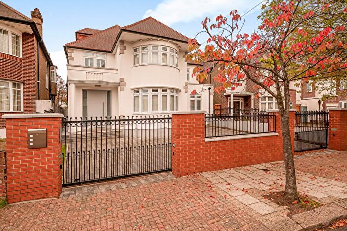 5 Bedroom Detached House For Sale In Rowdon Avenue, London, NW10